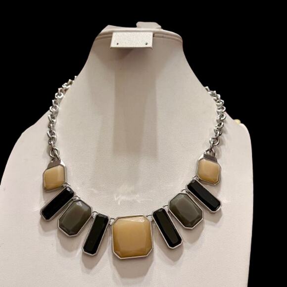 Chico's Modern Chunky Faceted Stone Silver Tone Link Necklace - Picture 7 of 8